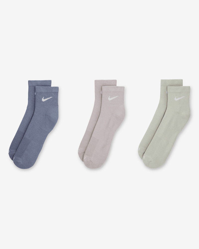 Nike Nike Everyday Plus Cushioned Training Ankle Socks (3 Pairs) outlook