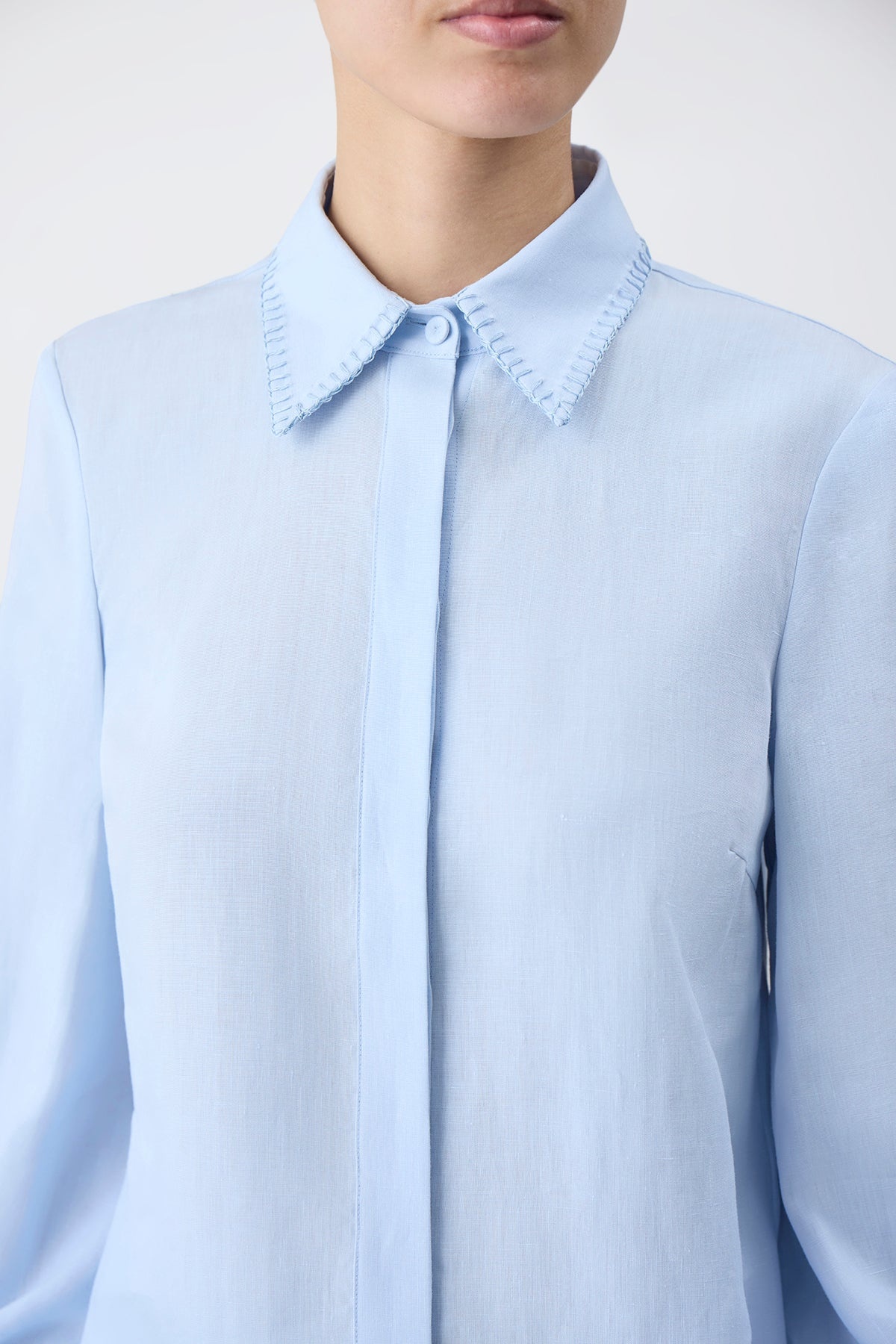 Delmer Top in Light Blue Aloe Linen - 5