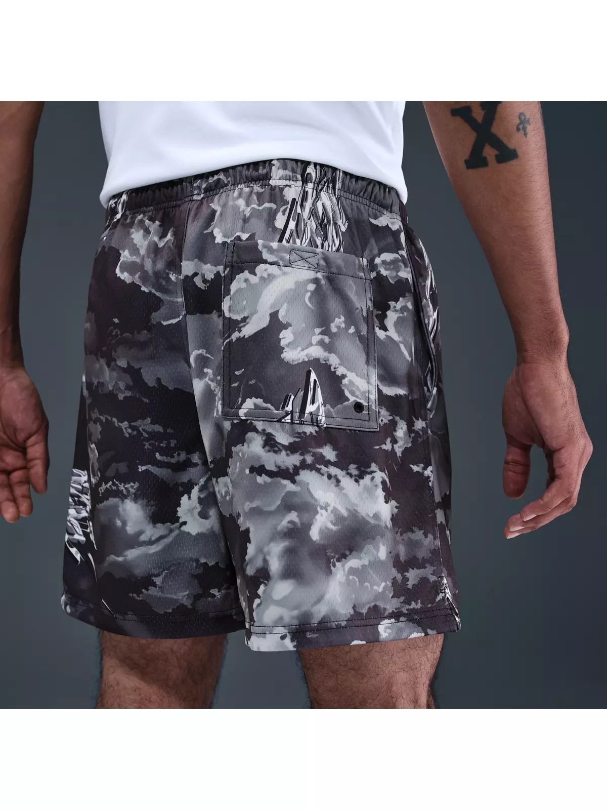 Men's Sportswear Club Mesh Flow Shorts - 4
