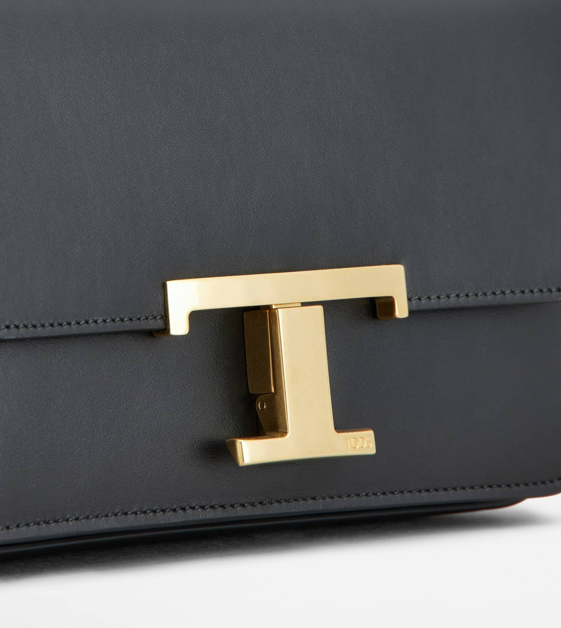 T TIMELESS CROSSBODY BAG IN LEATHER MICRO - BLACK - 6