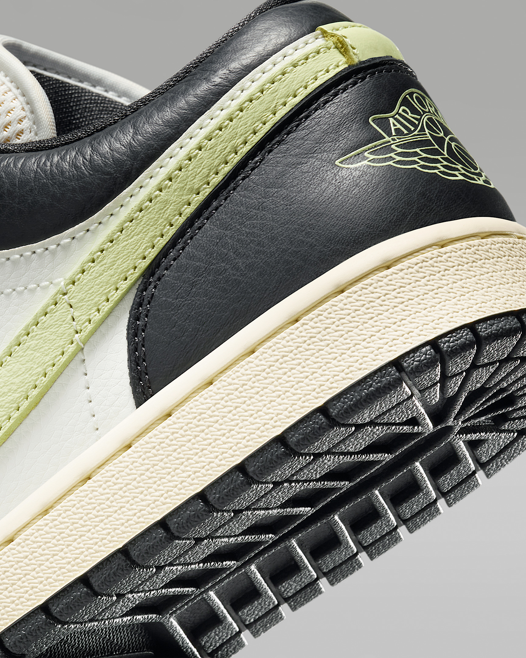 Air Jordan 1 Low SE Women's Shoes - 8