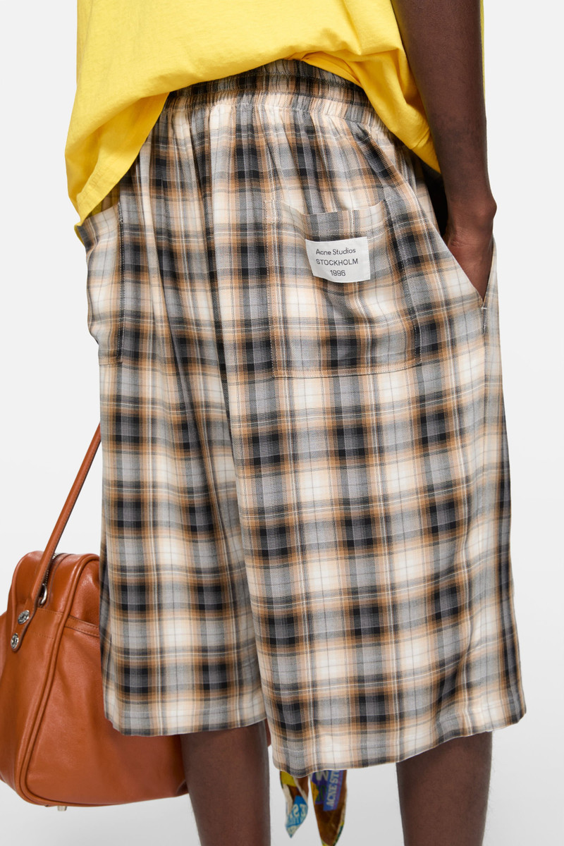 Check shorts - Beige/black 4