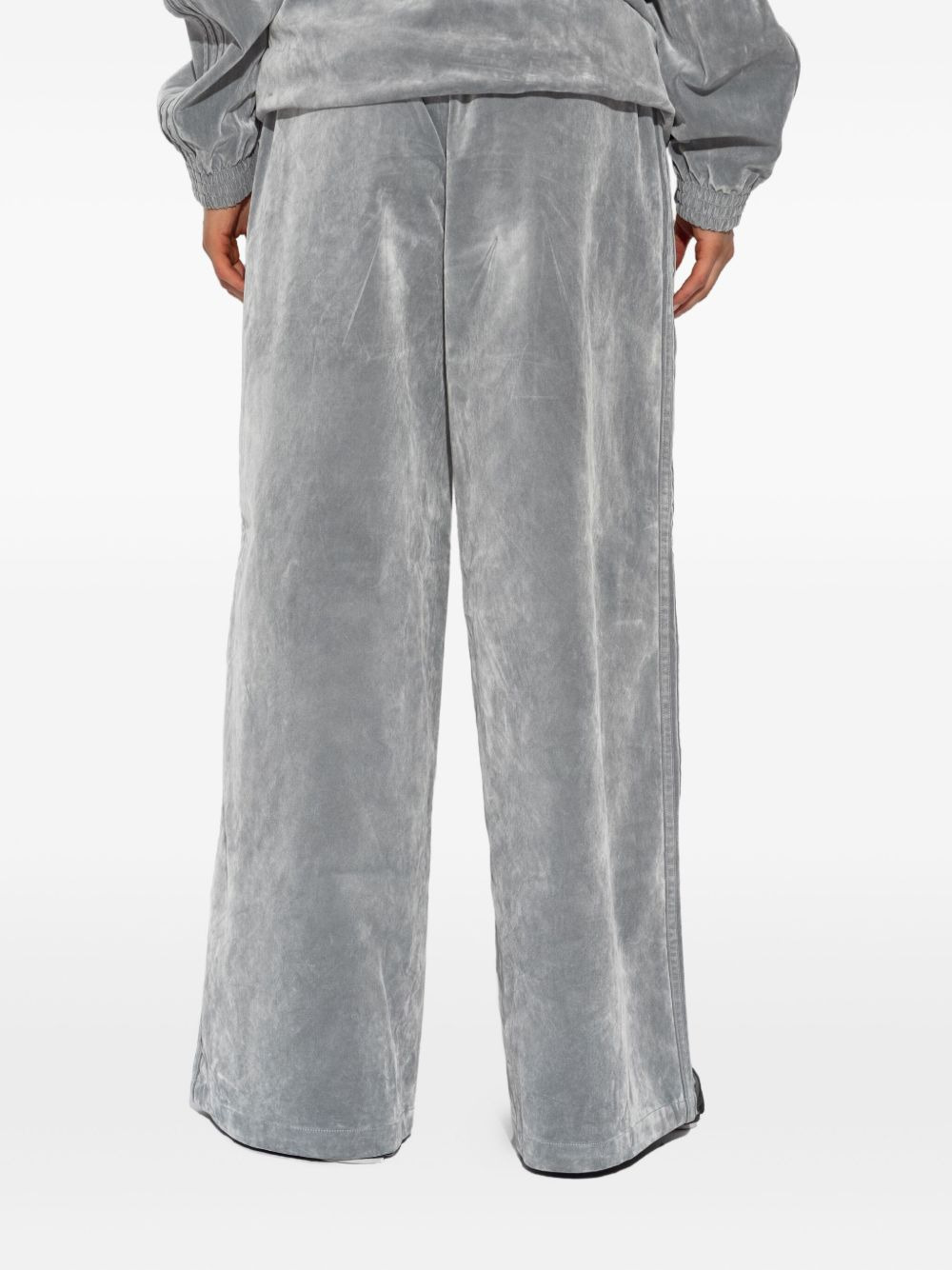 three-stripe JW7331 track pants - 4
