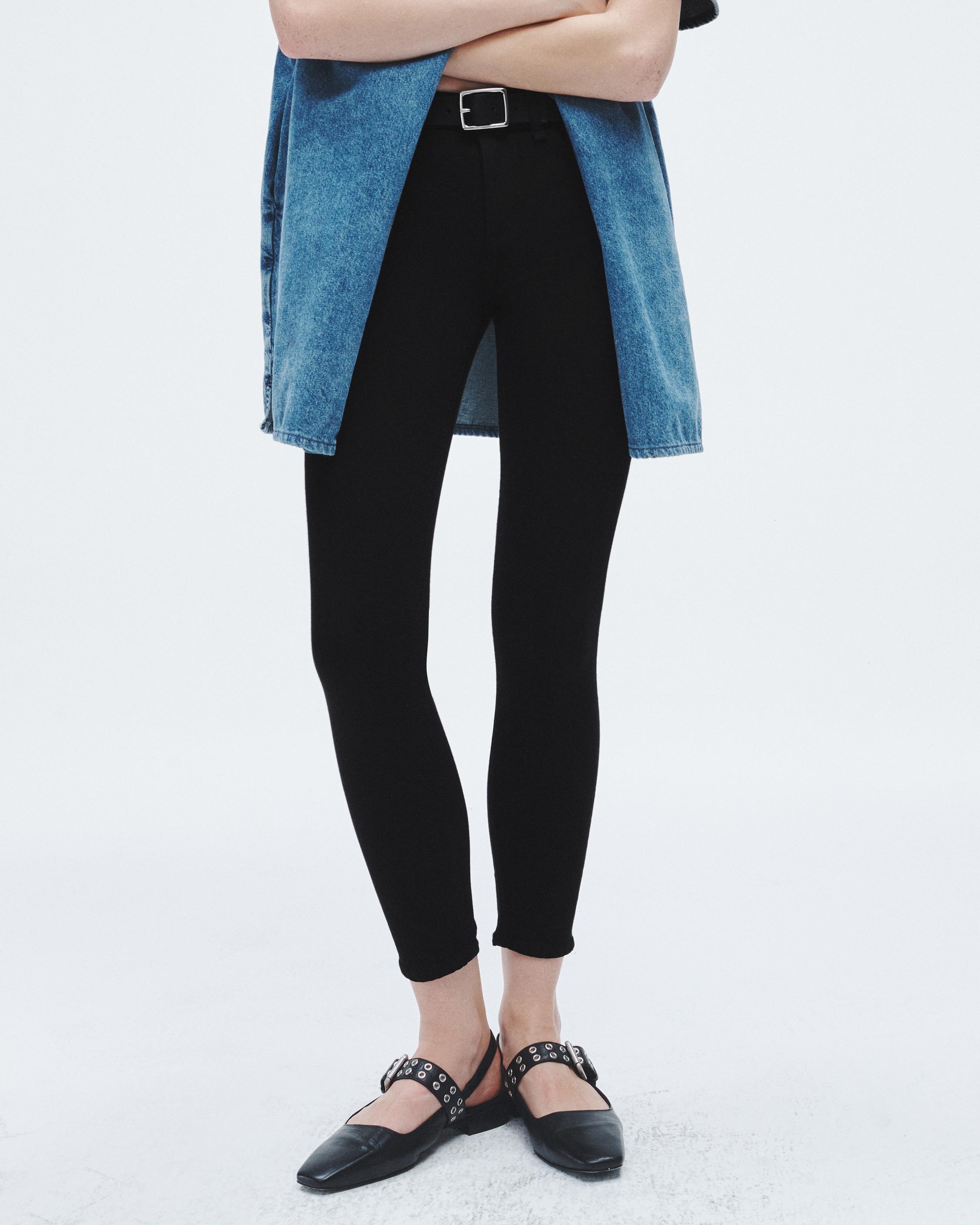 Cate Ankle Skinny - Black
Mid-Rise Stretch Jean - 5