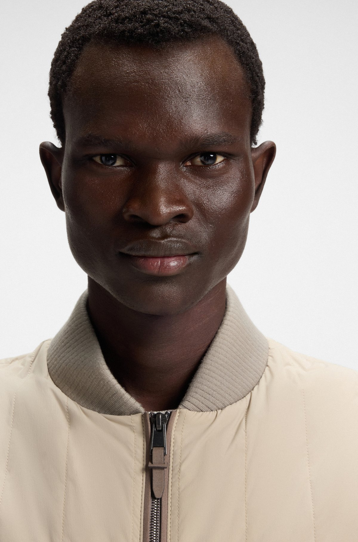 WATER-REPELLENT GILET WITH TONAL BINDING - 5
