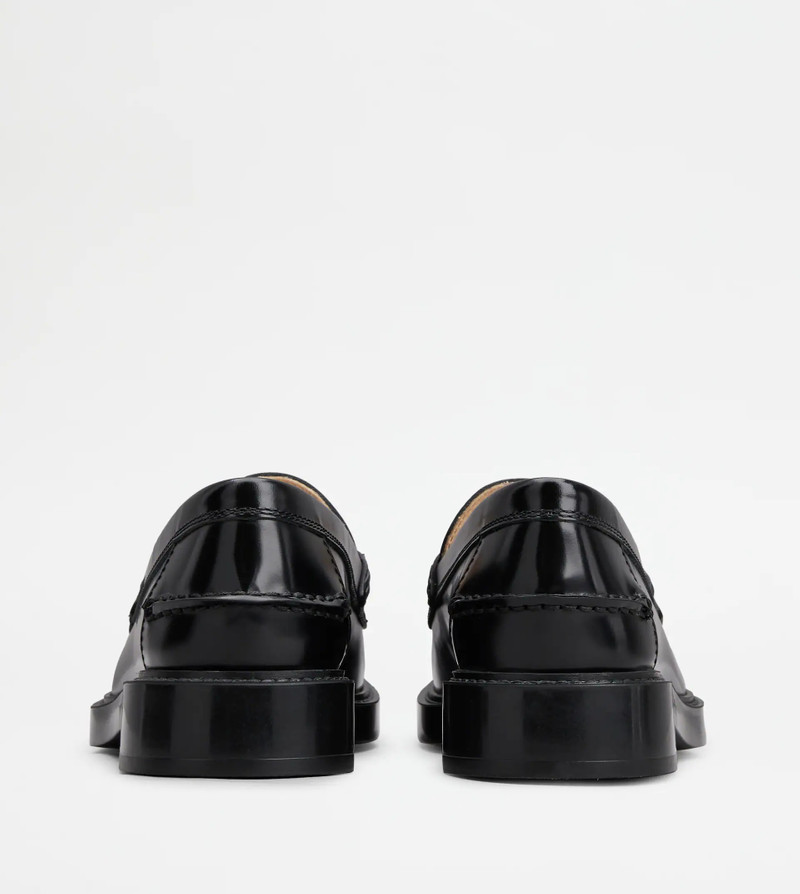 Tod's LOAFERS IN LEATHER - BLACK outlook