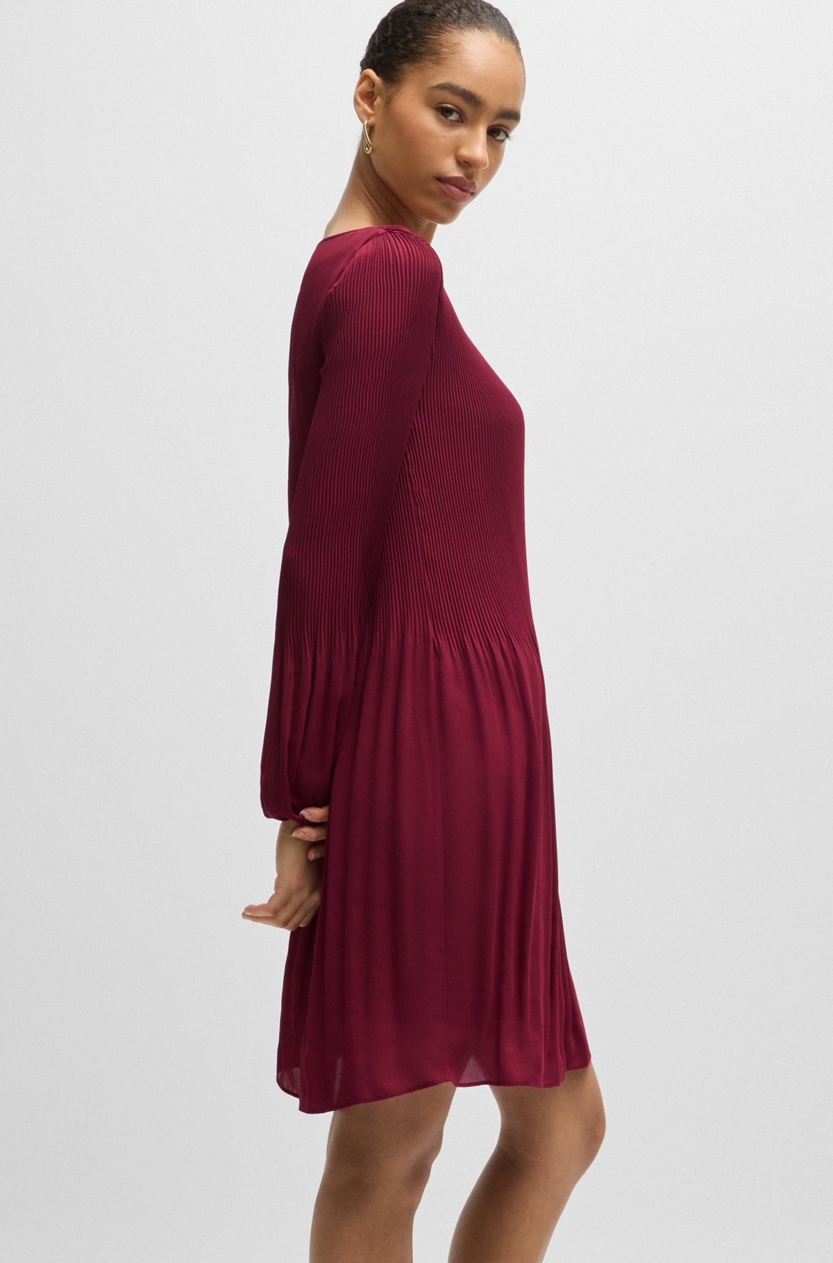 REGULAR-FIT DRESS WITH PLISSÉ PLEATS AND CREW NECKLINE - 6