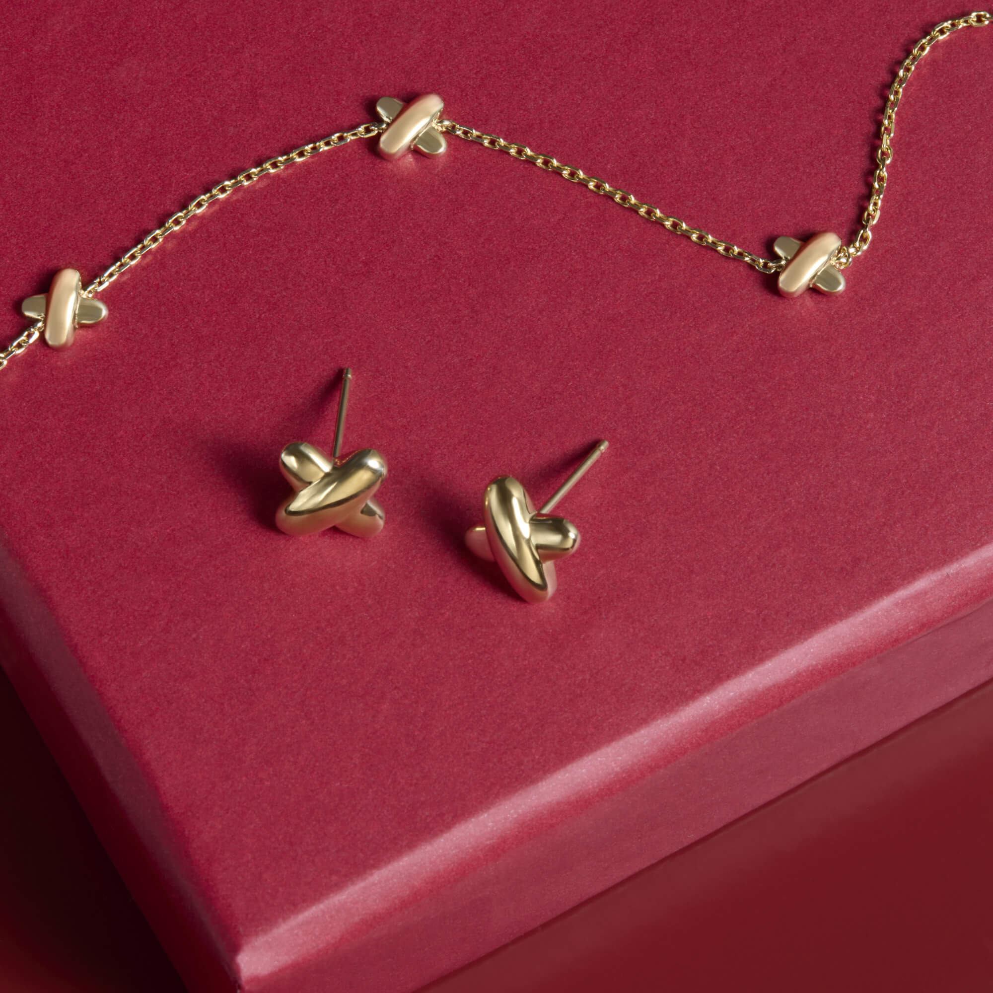 Golden Kisses Bracelet - 8