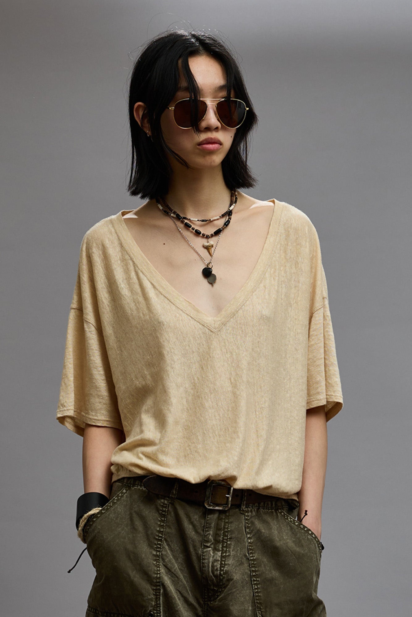 GATHERED HEM V-NECK TEE - KHAKI - 4