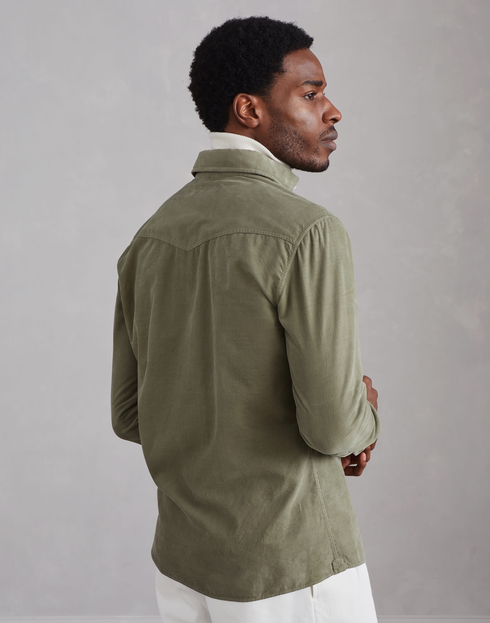 Garment-dyed easy fit western shirt in narrow wale corduroy - 2