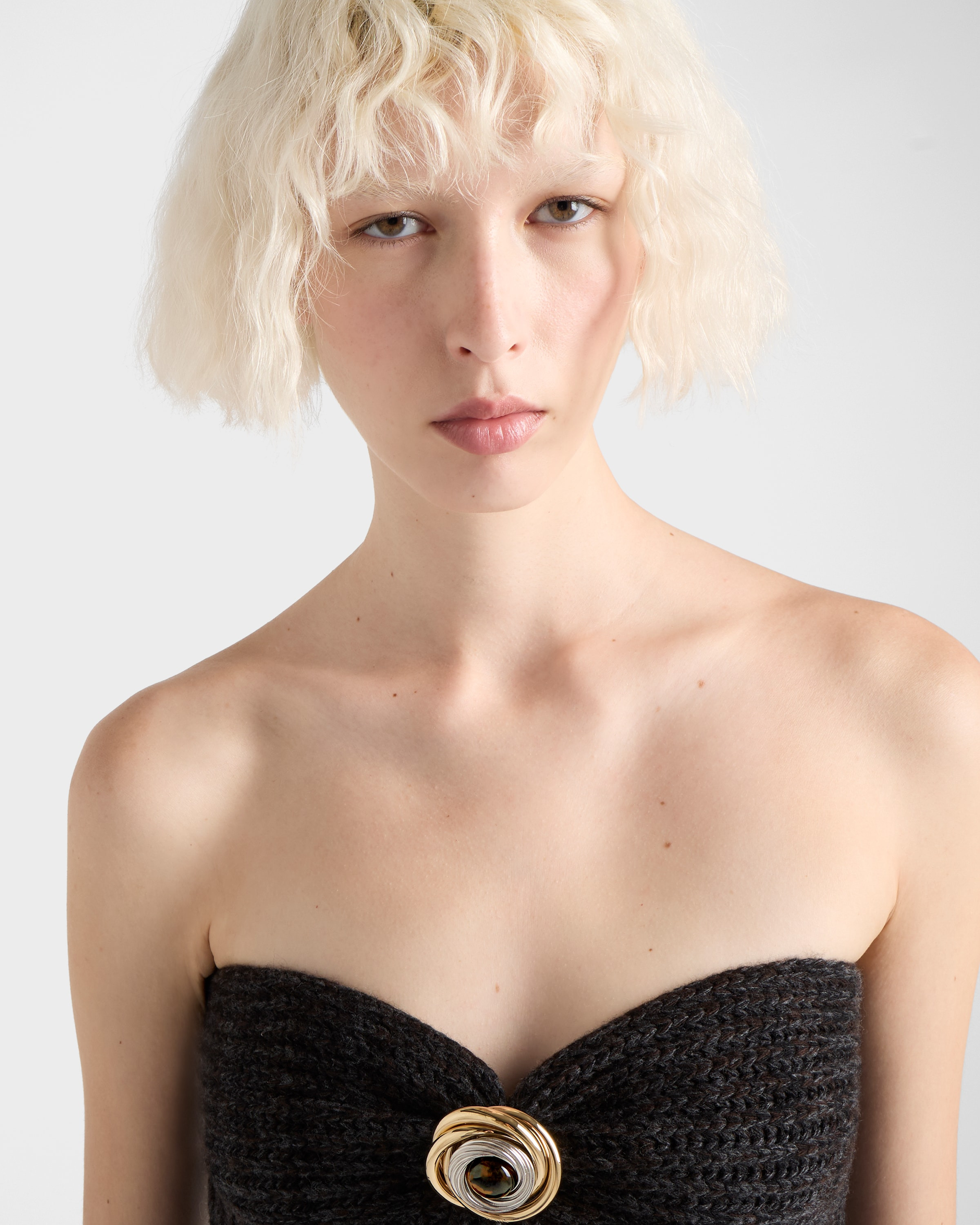 Wool and cashmere bandeau top with brooch - 6
