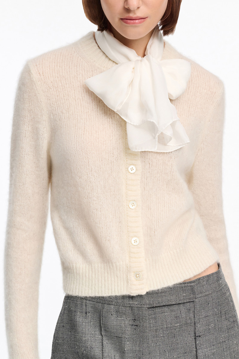 SHEER LIGHTNESS scarf 3