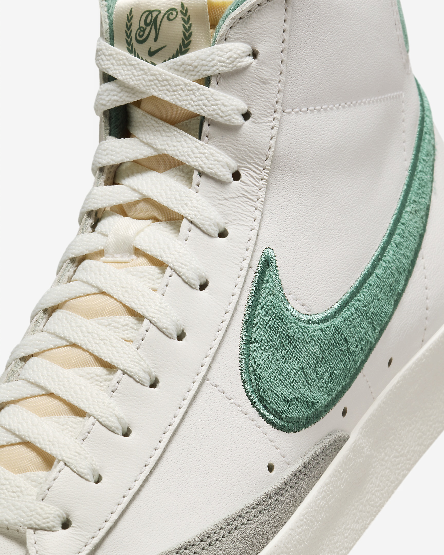 Nike Blazer Mid '77 Premium Men's Shoes - 7