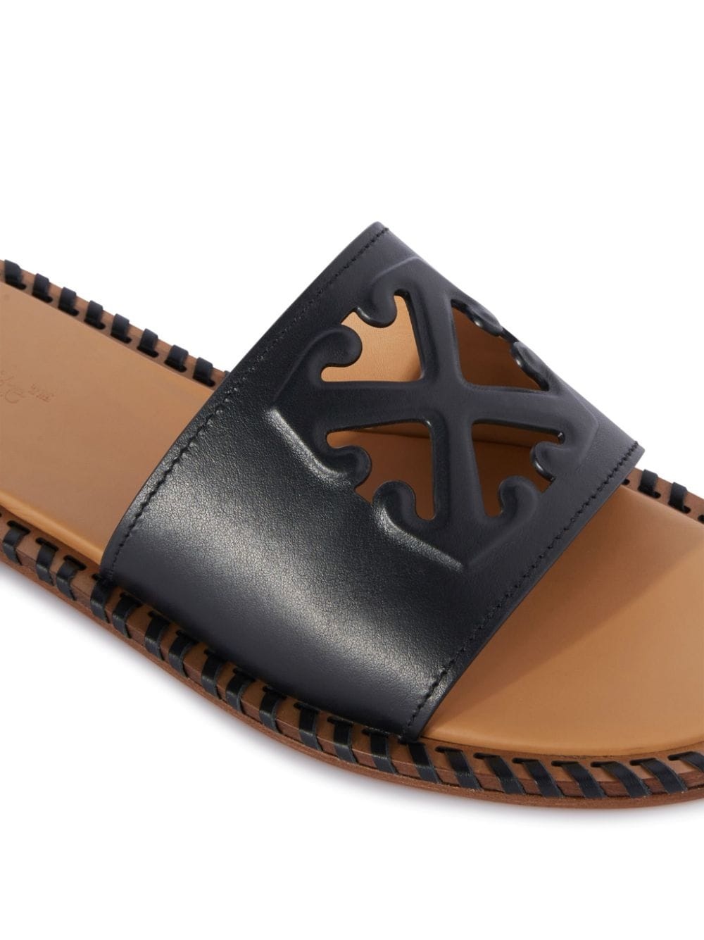 Twist Arrow-embossed leather slides - 5