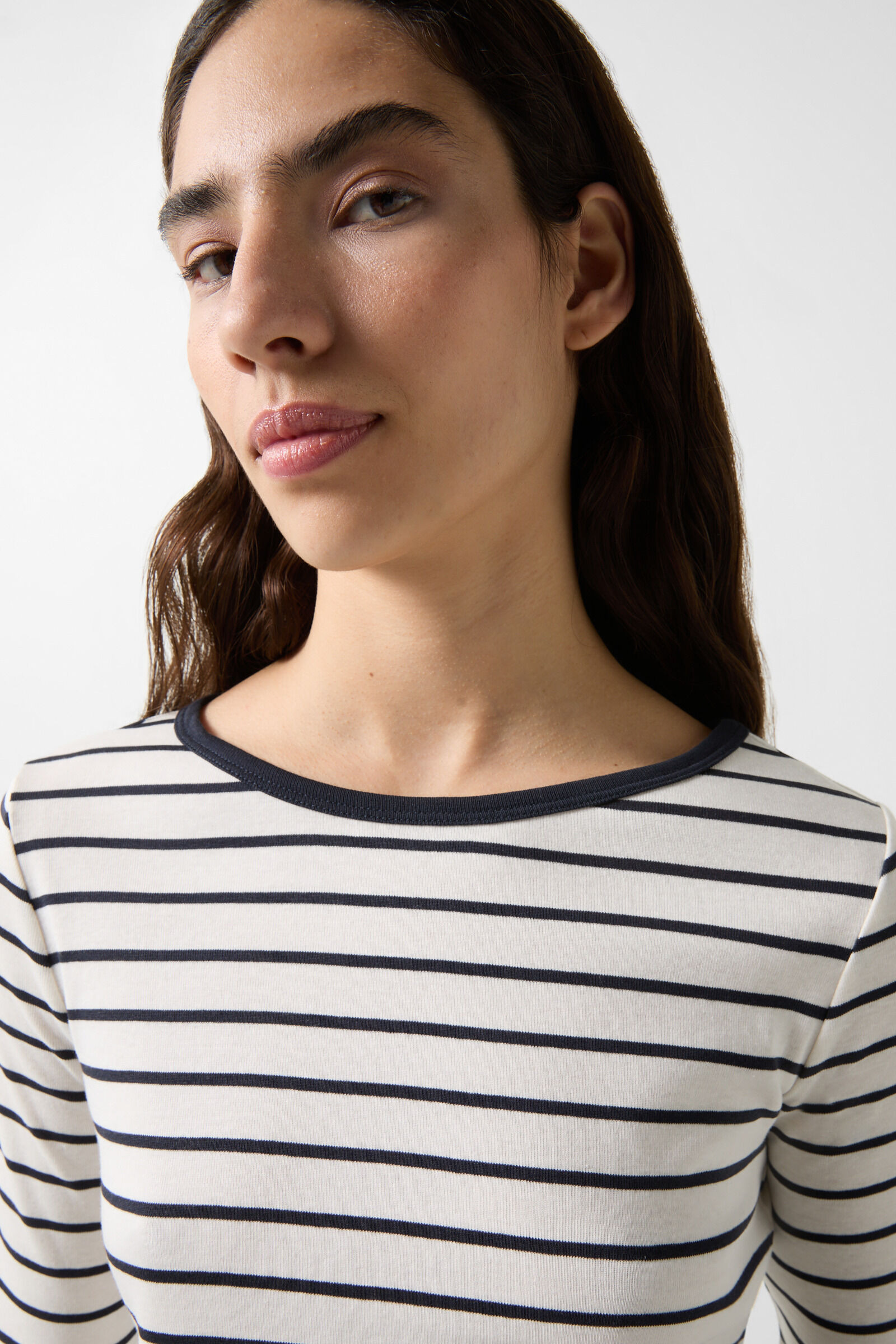 Louna T-shirt in White/Dark blue - 4