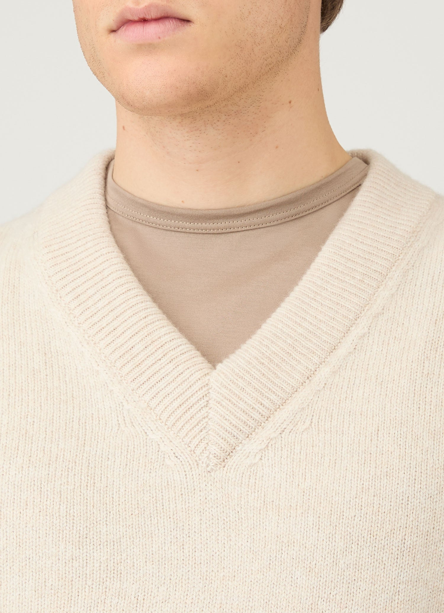 Lambswool V‑neck Jumper - 6