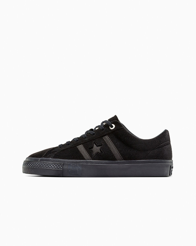 Converse Converse x UNDEFEATED One Star Academy Pro outlook