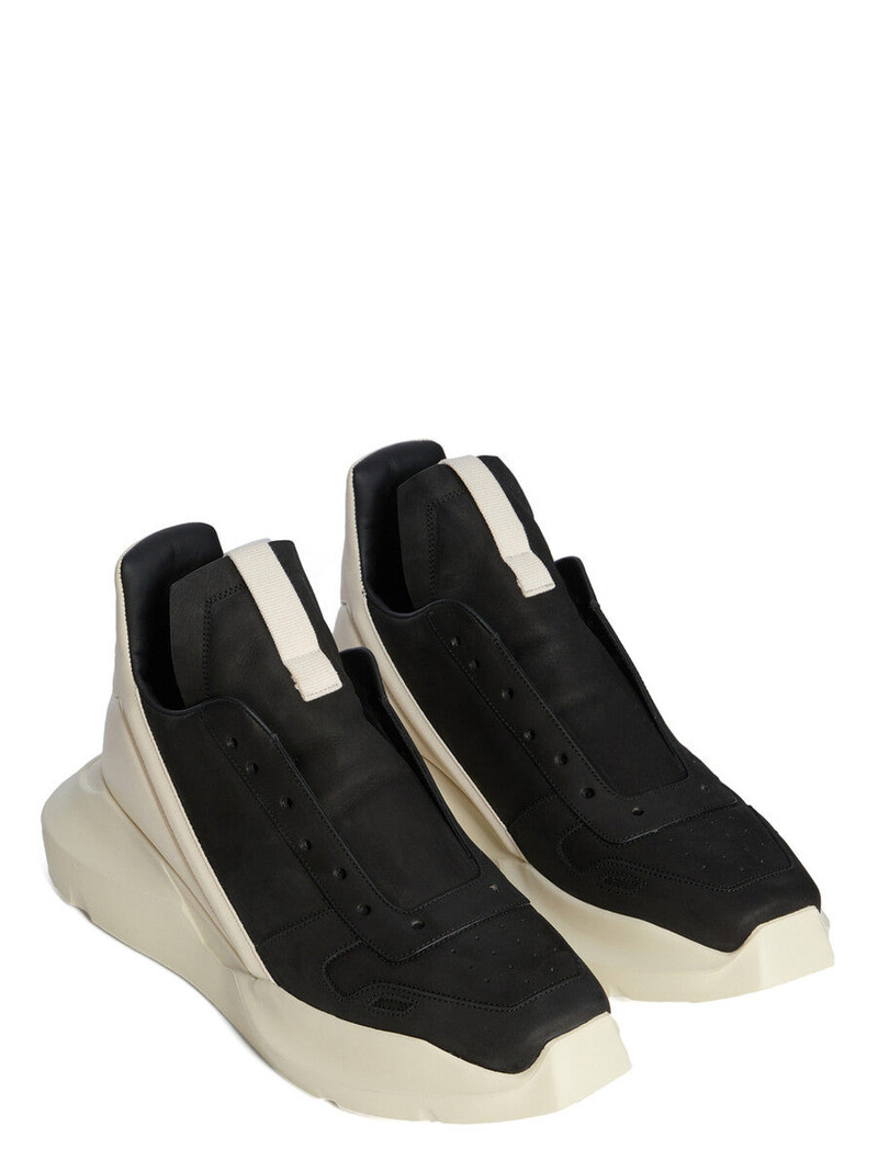 SNEAKERS 6