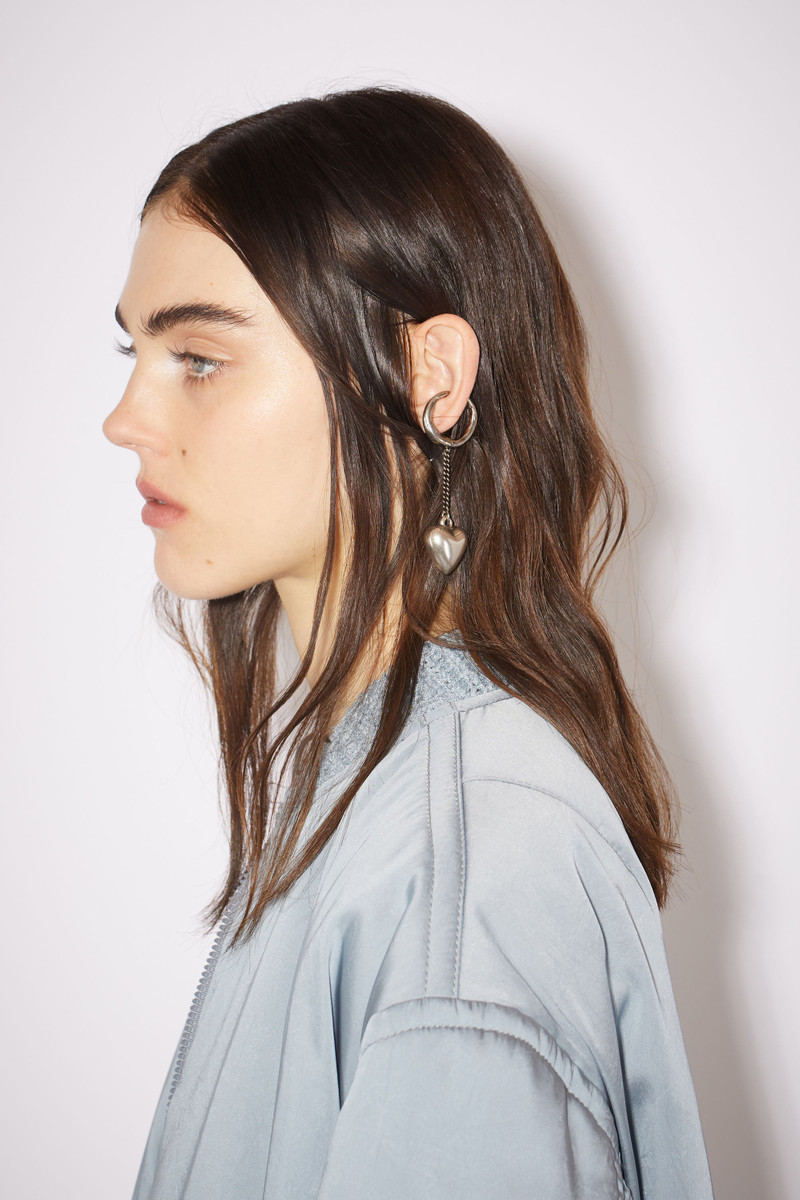 Acne Studios Heart charm ear cuff - Silver outlook