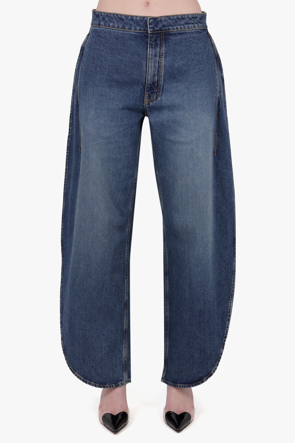 PETAL ROUND FIT DART JEANS | WASHED BLUE - 3