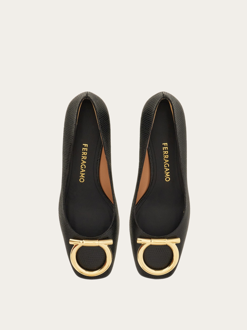 FERRAGAMO Low heeled pump with maxi Gancio detail outlook