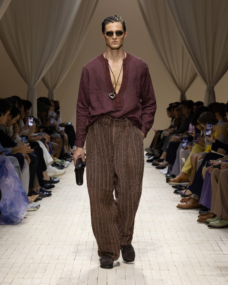 GARMENT-DYED LINEN V-NECK SHIRT WITH TRIM 6