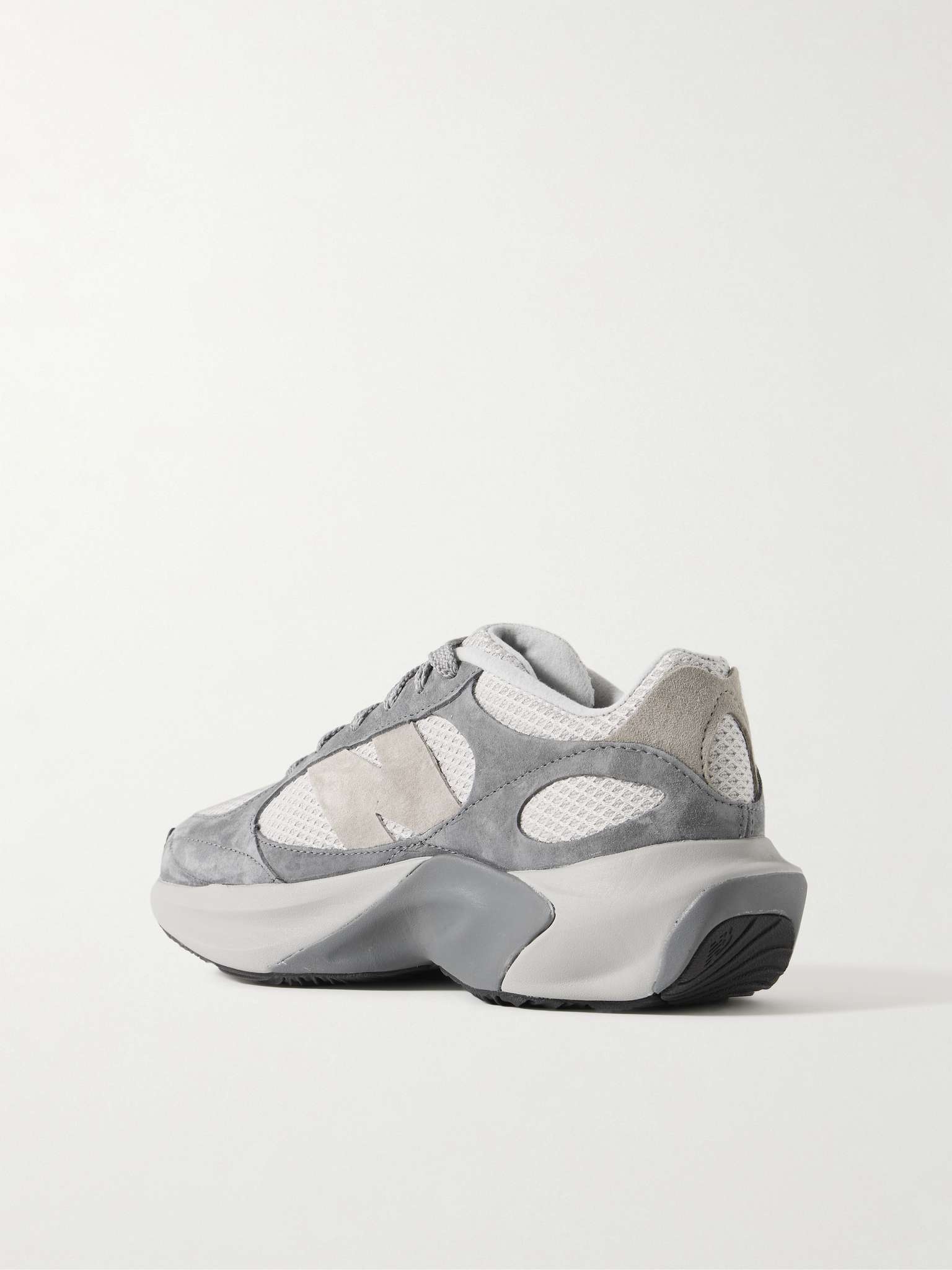 スニーカー NEW BALANCE Grey Suede And Mesh Wrpd Sneakers NEW BALANCE WRPD Runner Suede and Mesh Sneakers for Men | MR