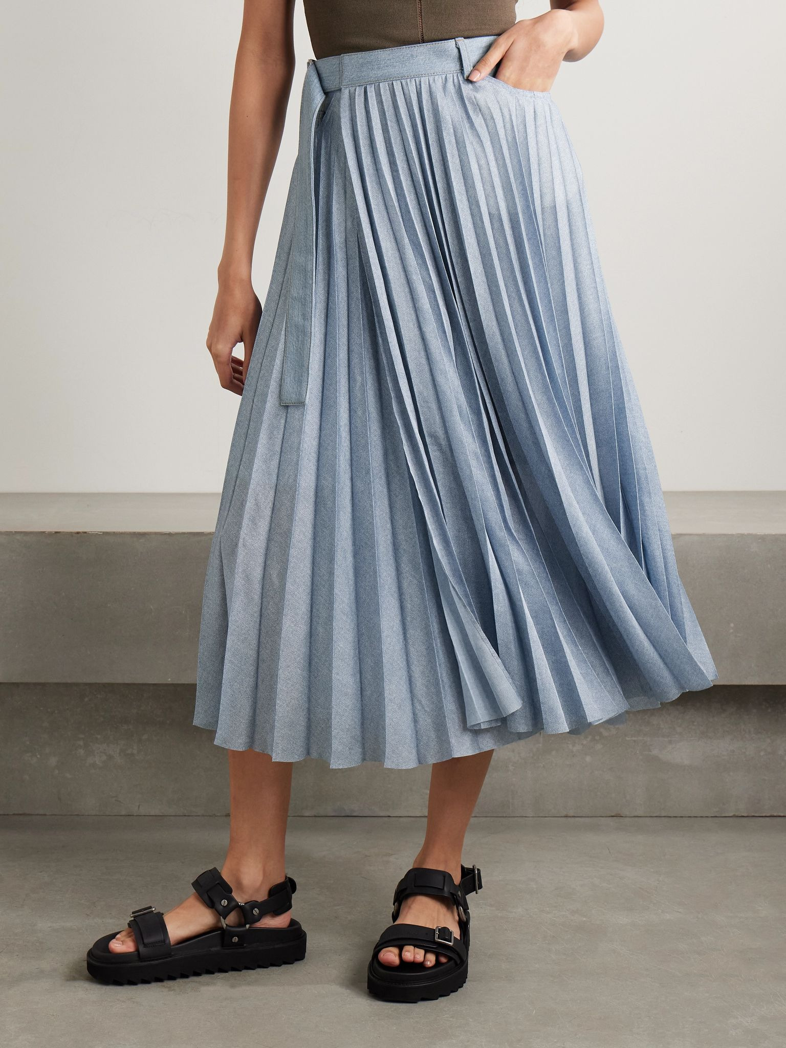 Wrap-effect denim-paneled pleated printed crepe de chine midi skirt Light blue - 3