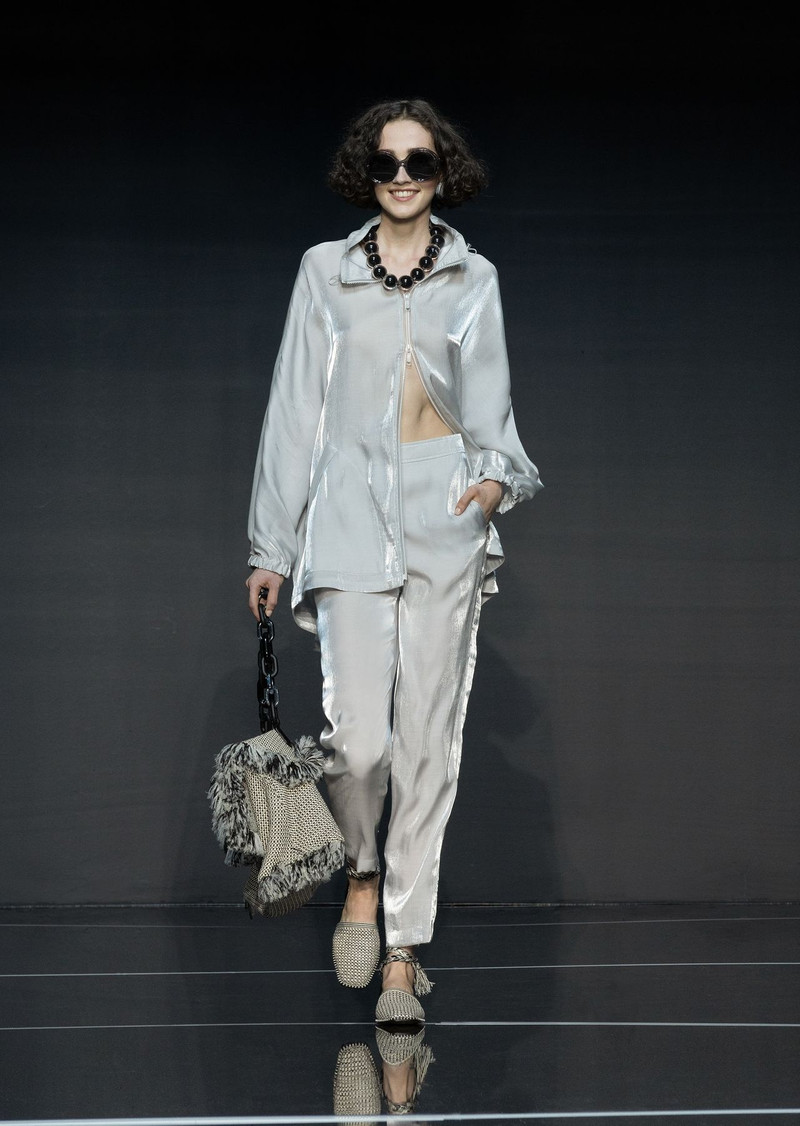 Elasticated-waist trousers in trilobel fabric 3