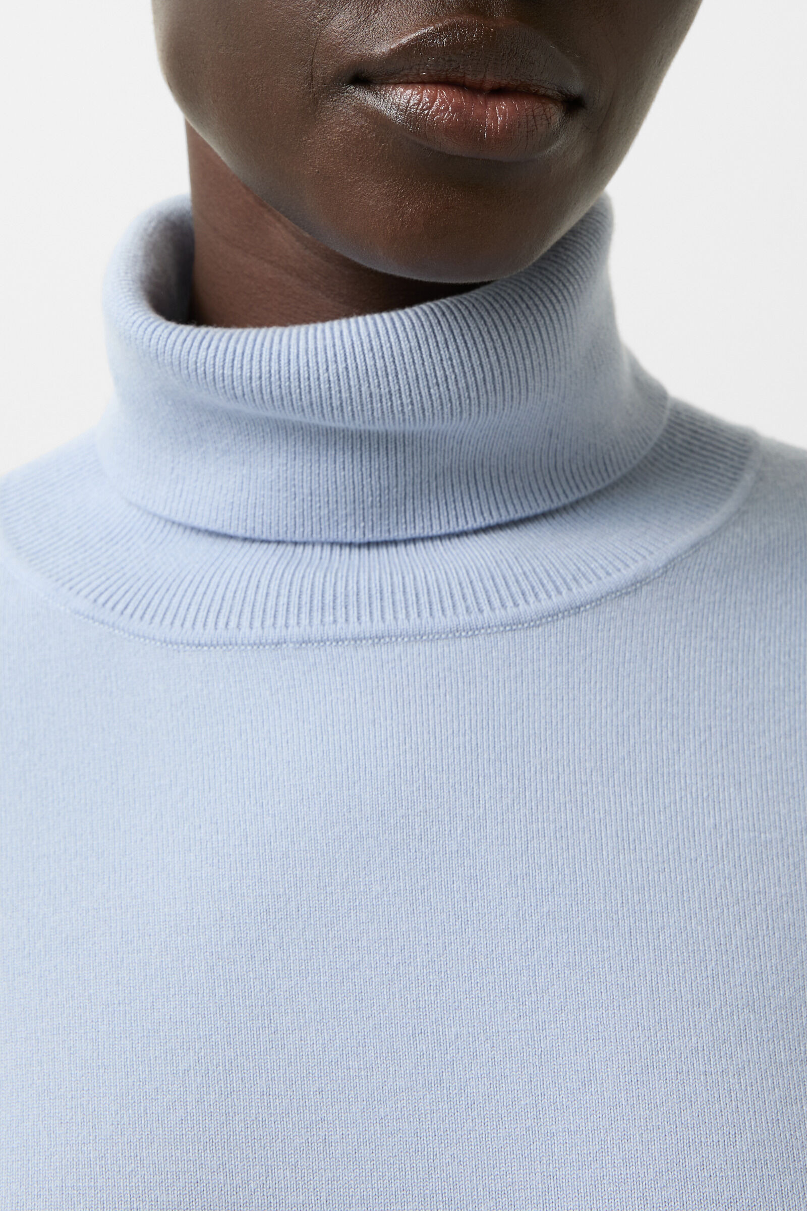 Vinny turtleneck pullover in Light blue - 5