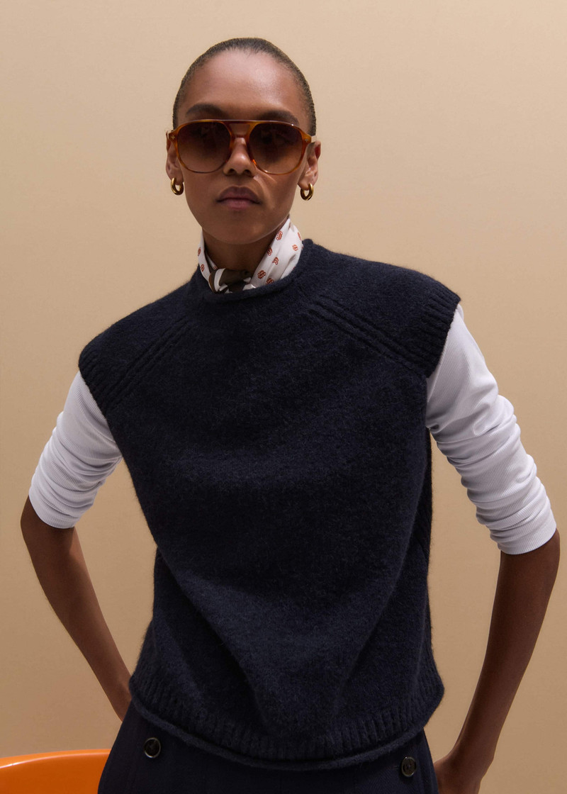 Roll Trim Knit Vest 3