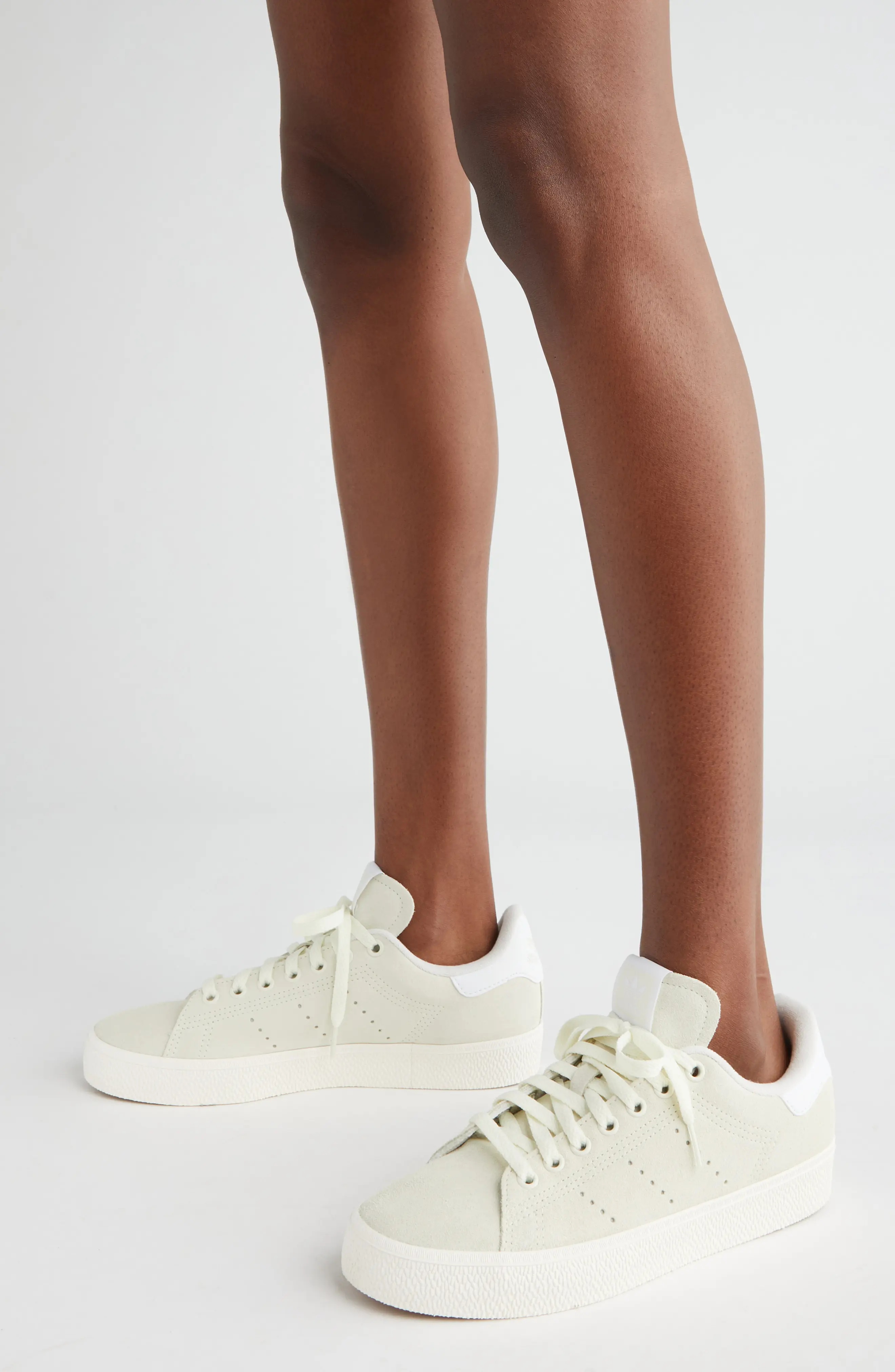 Stan Smith Sneaker in Ivory/White/Core White - 7