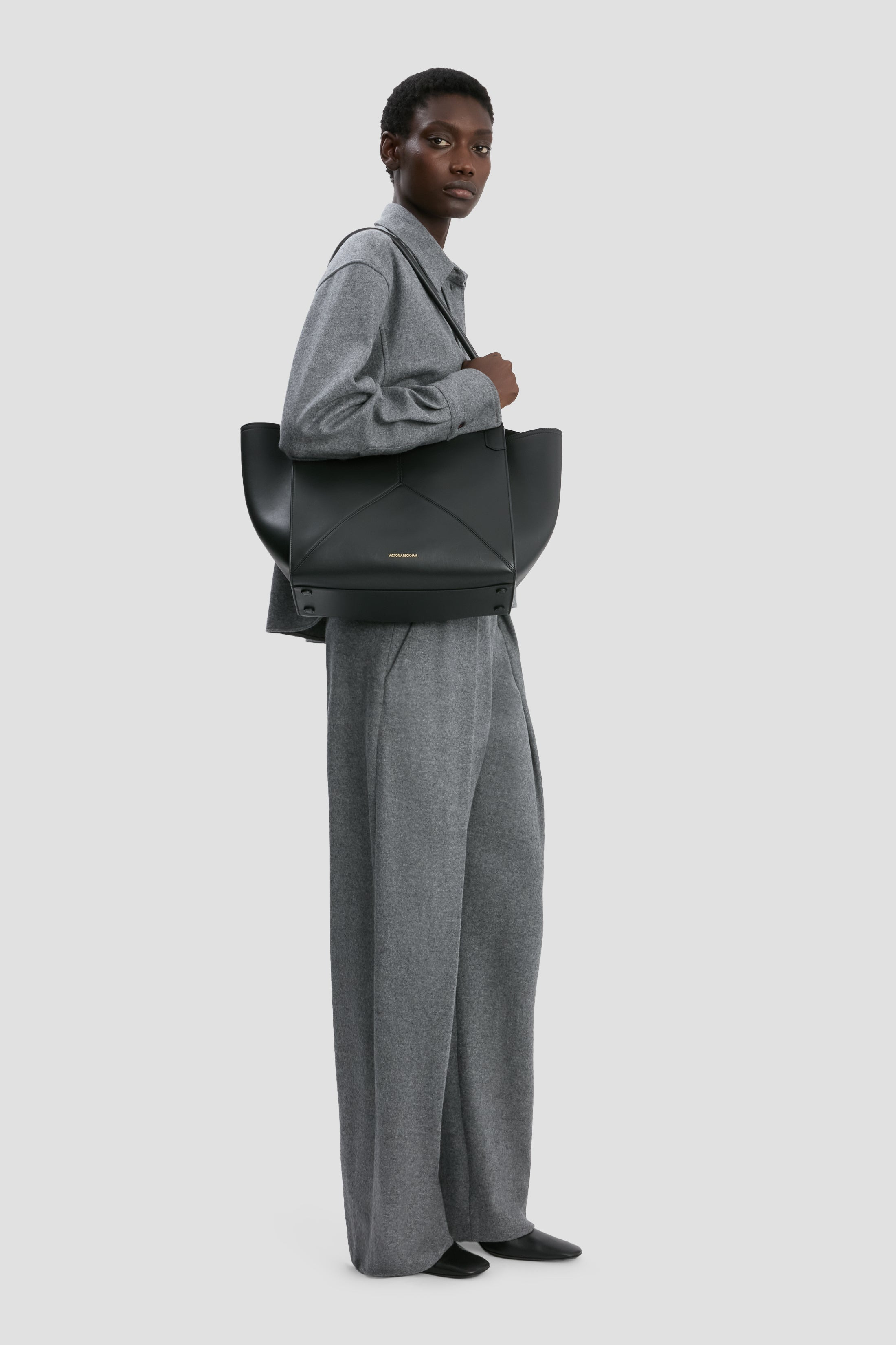 Victoria Tote In Black Soft Leather - 3