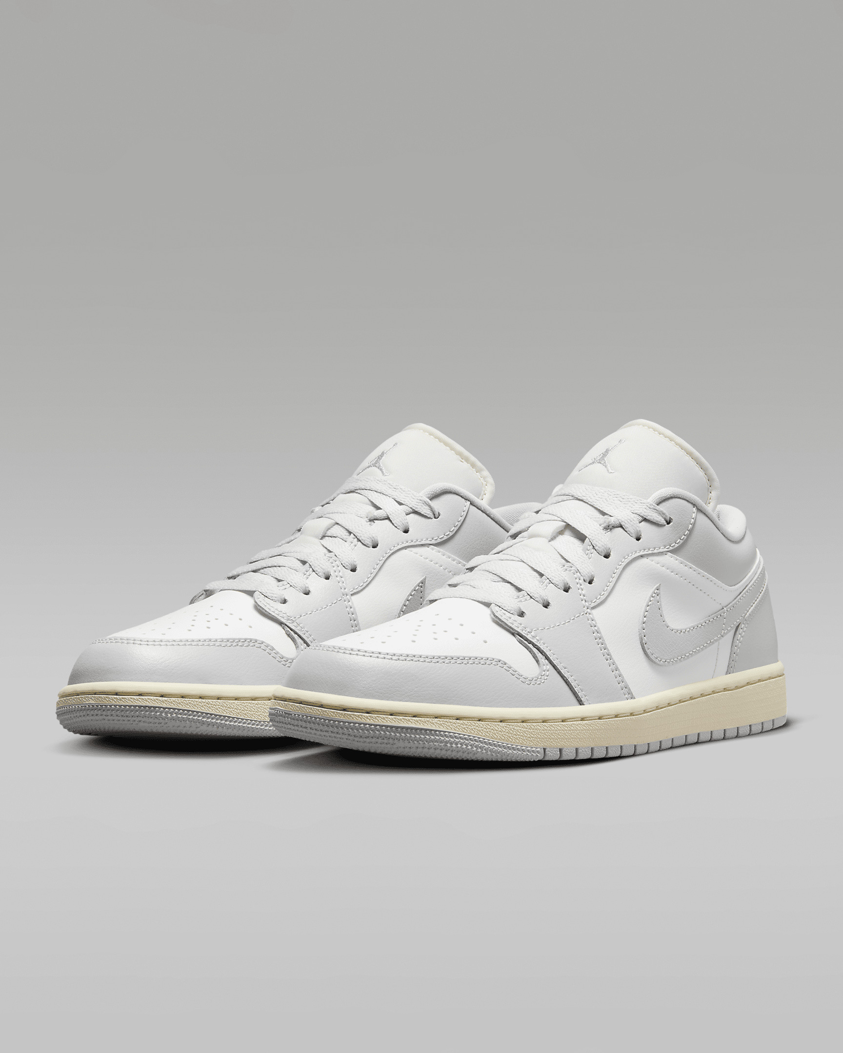 Air Jordan 1 Low Women's Shoes - 5