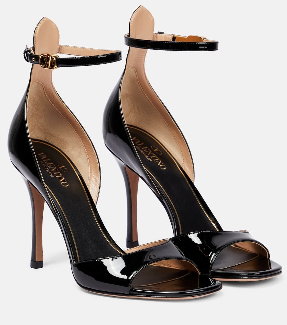 VLogo patent leather sandals - 1