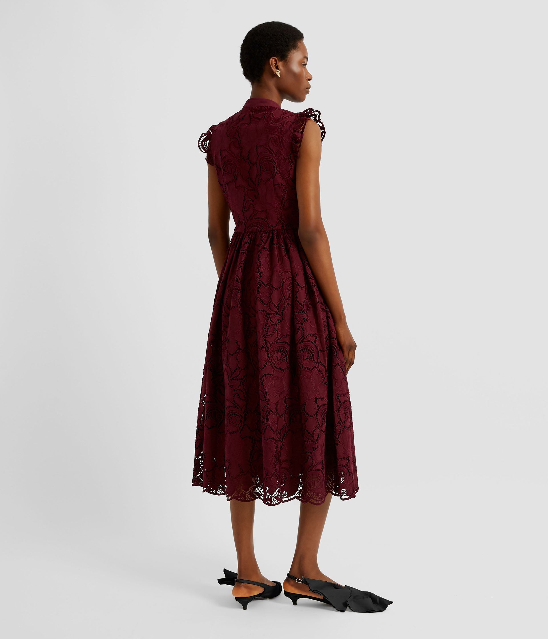 SLEEVELESS FLARED MIDI DRESS - 4