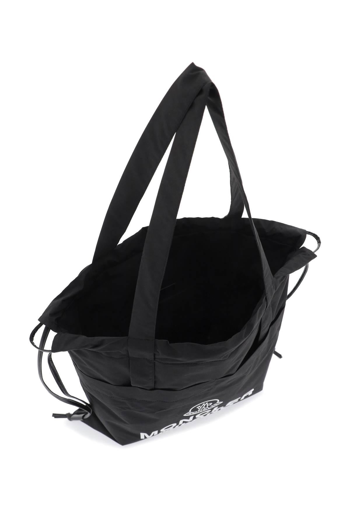 バッグ MONCLER AQ DRAWSTRING TOTE BAG Moncler AQ Drawstring Tote Bag | Black | FARFETCH AO