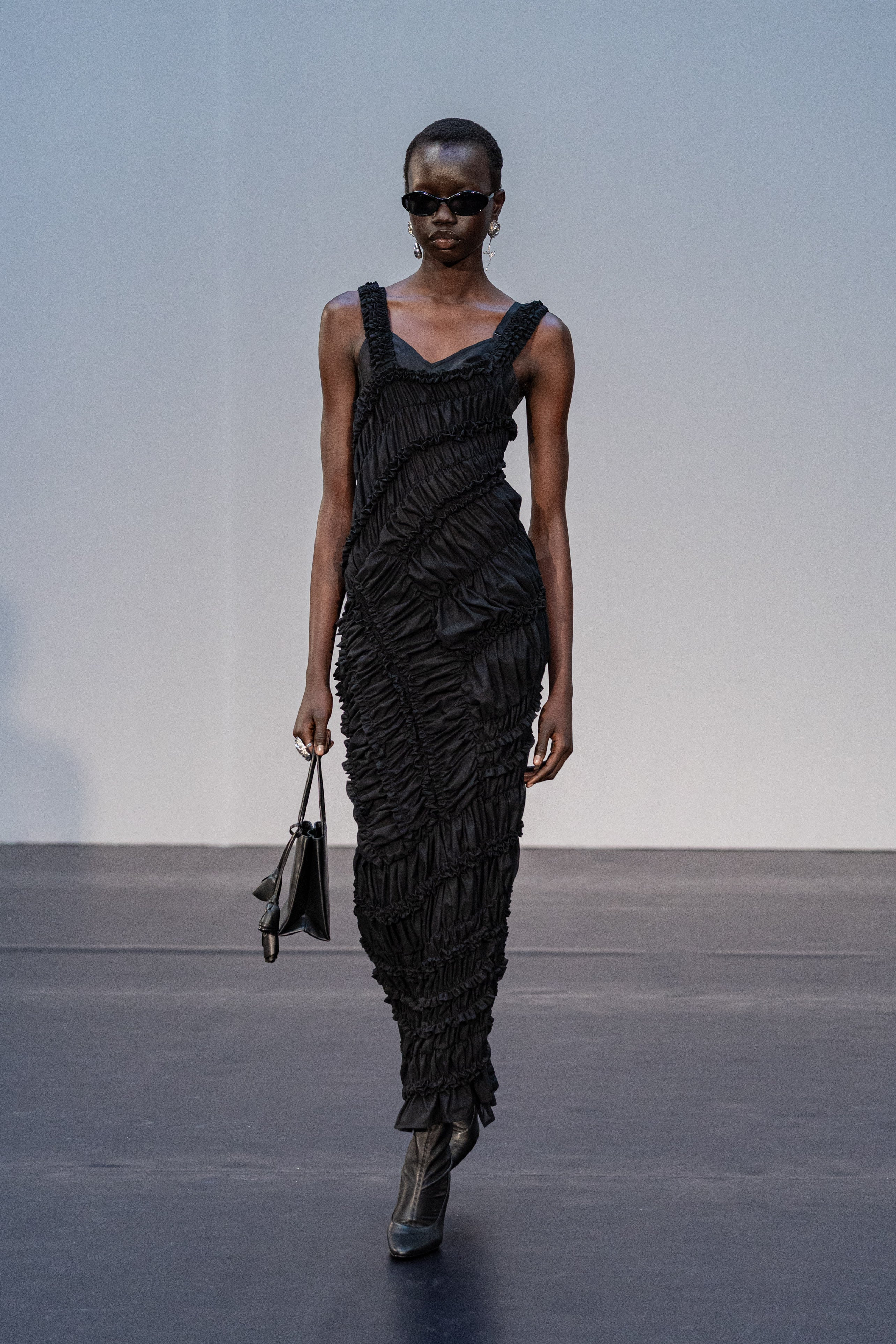Ruched cotton midi dress in black - 3