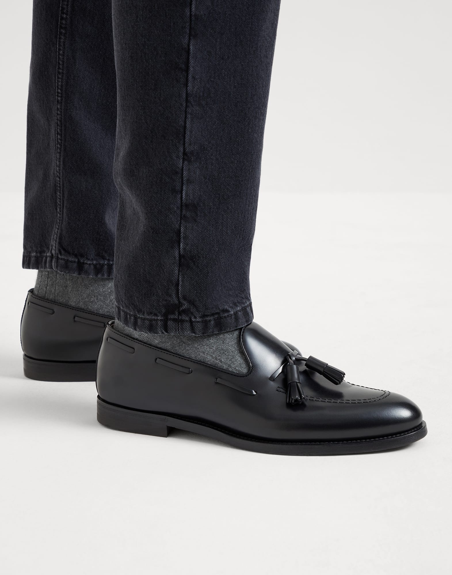 Aged calfskin loafers with tassels - 4