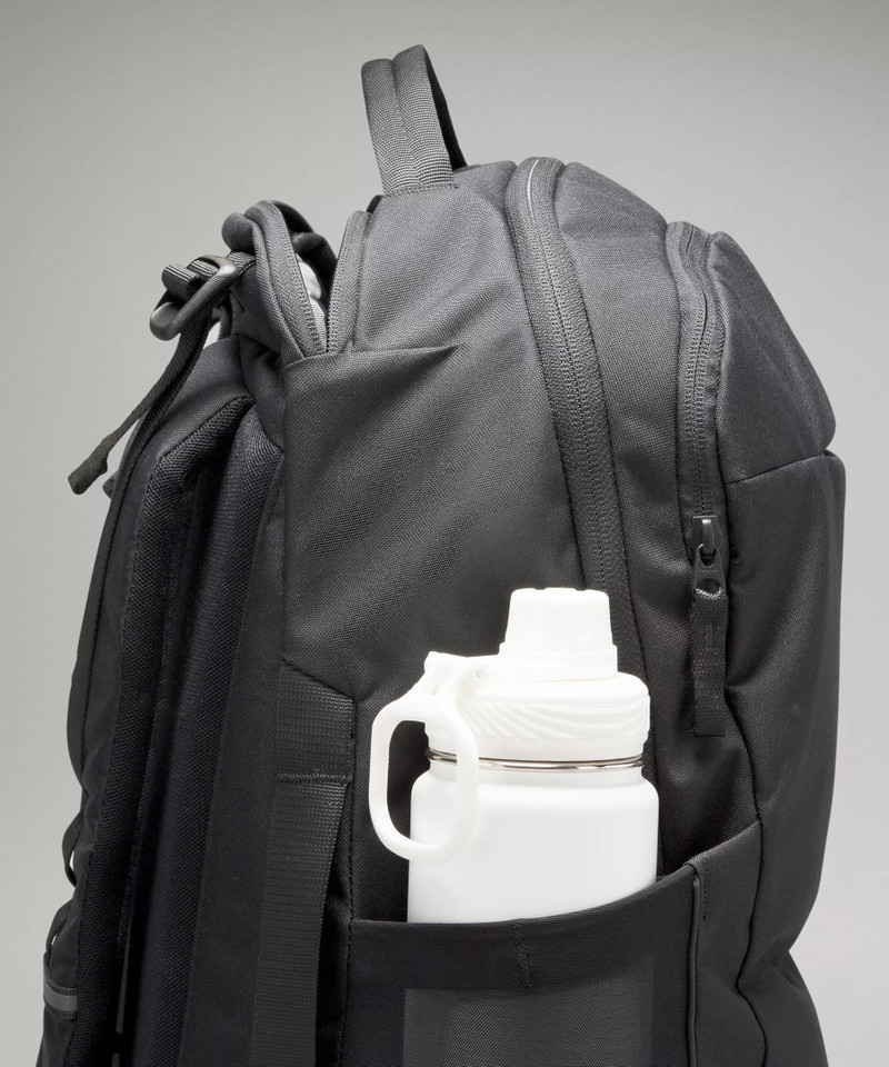 Triple-Zip Backpack 28L 4