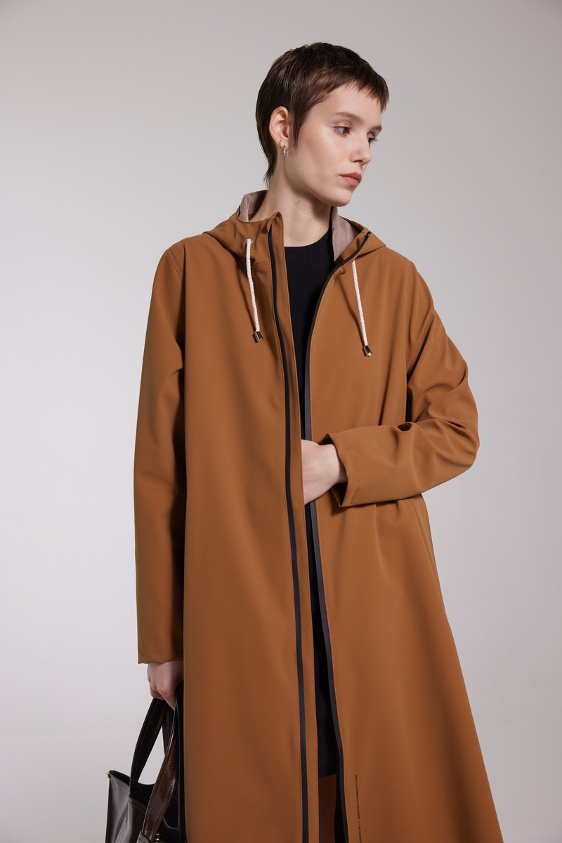 Stutterheim Mosebacke Long Lightweight Matte Zip Raincoat Cognac outlook