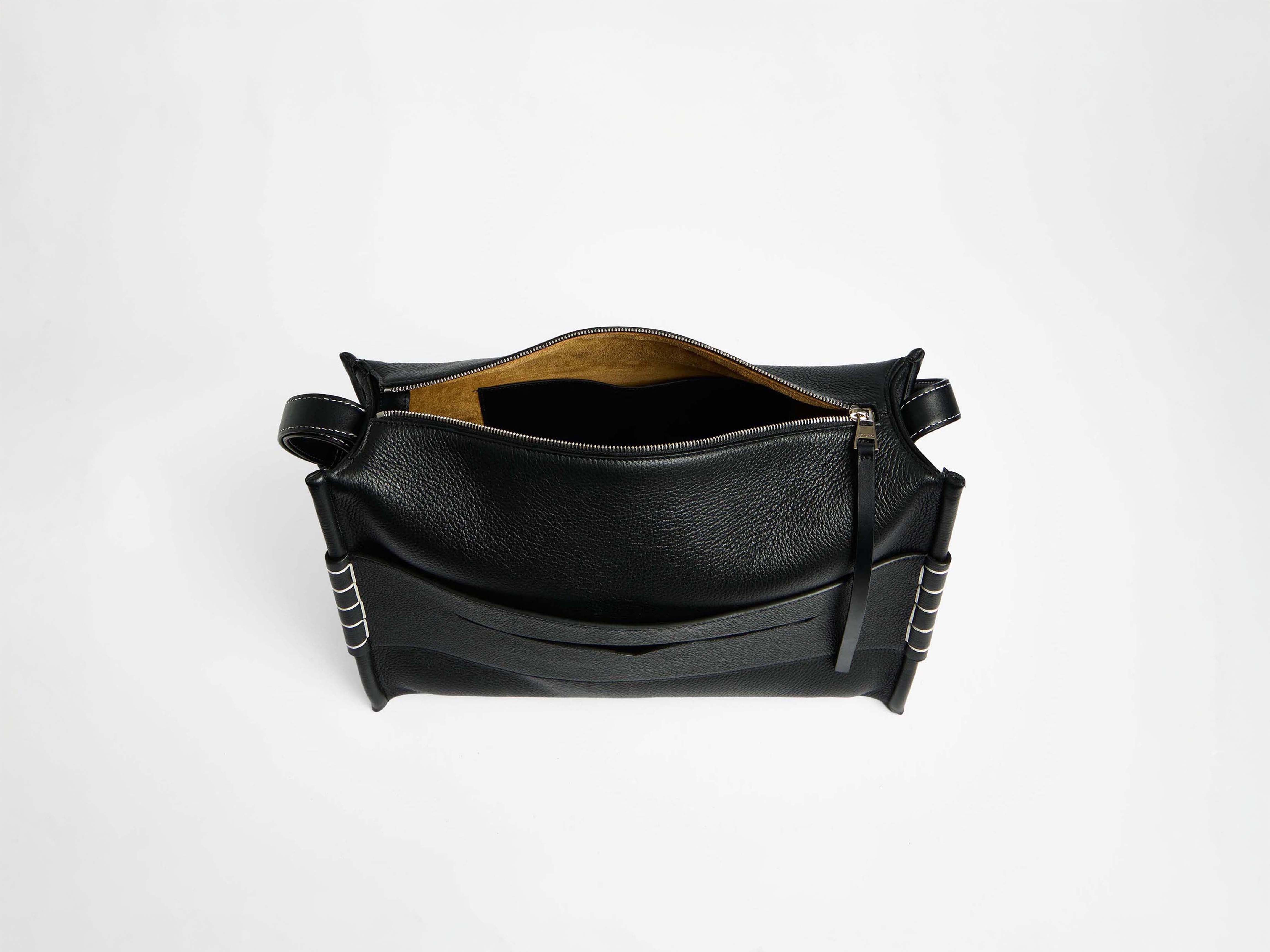 MESSENGER LOAFER BAG IN BLACK LEATHER - 6