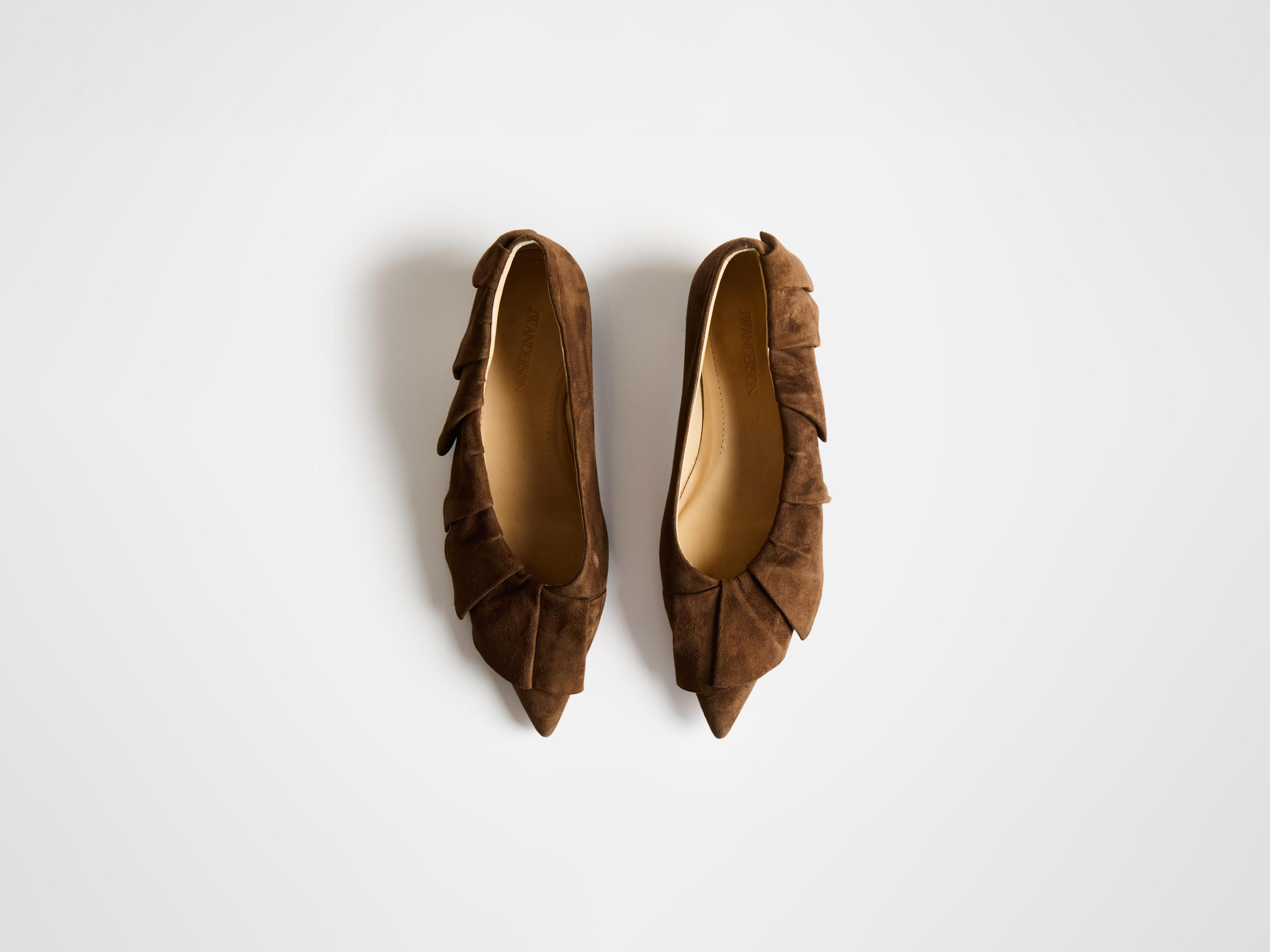 WOMENS RUFFLE BALLERINA FLATS IN BROWN - 6