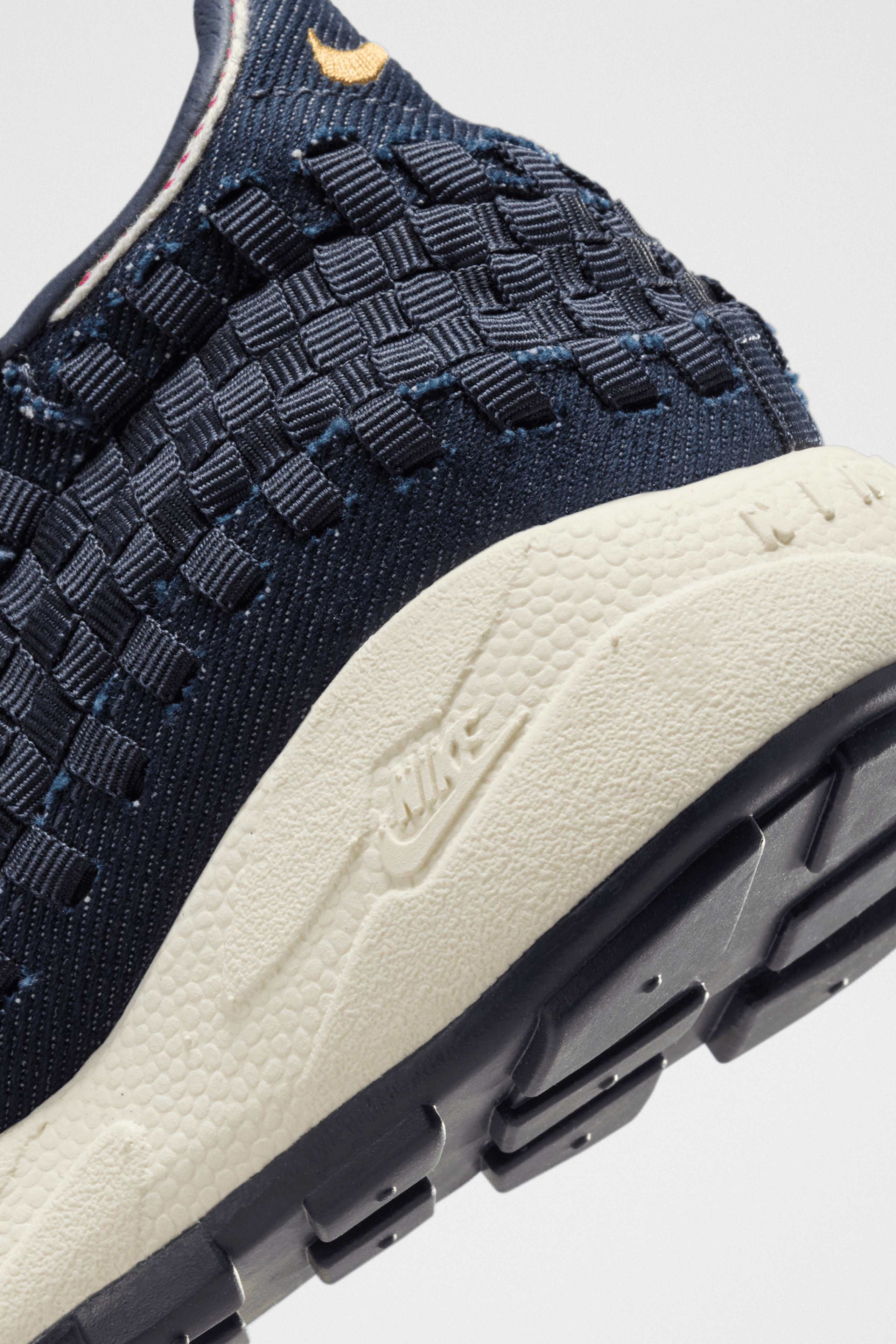 NIKE W'S AIR FOOTSCAPE WOVEN DENIM / WHEAT GOLD - 8