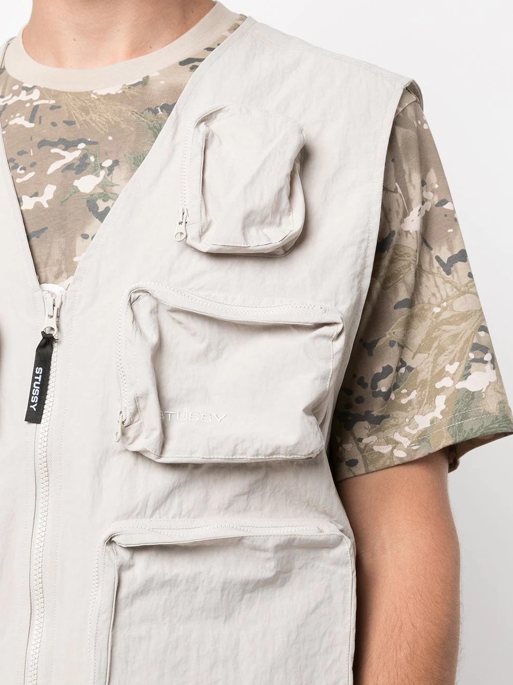 Approach multiple-pocket vest - 5