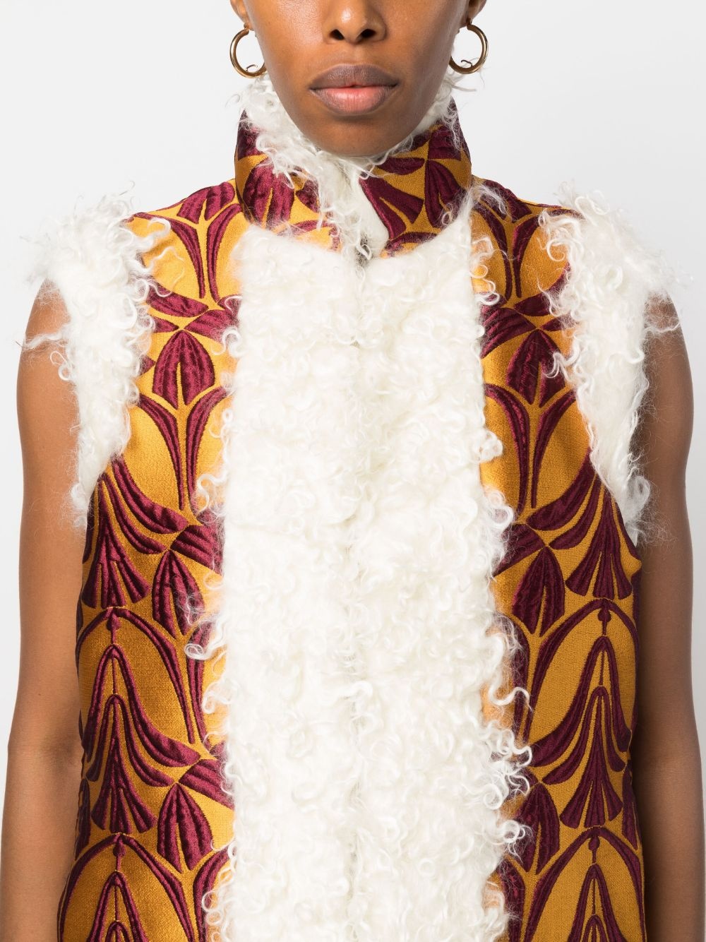 patterned-brocade shearling-trim vest - 5