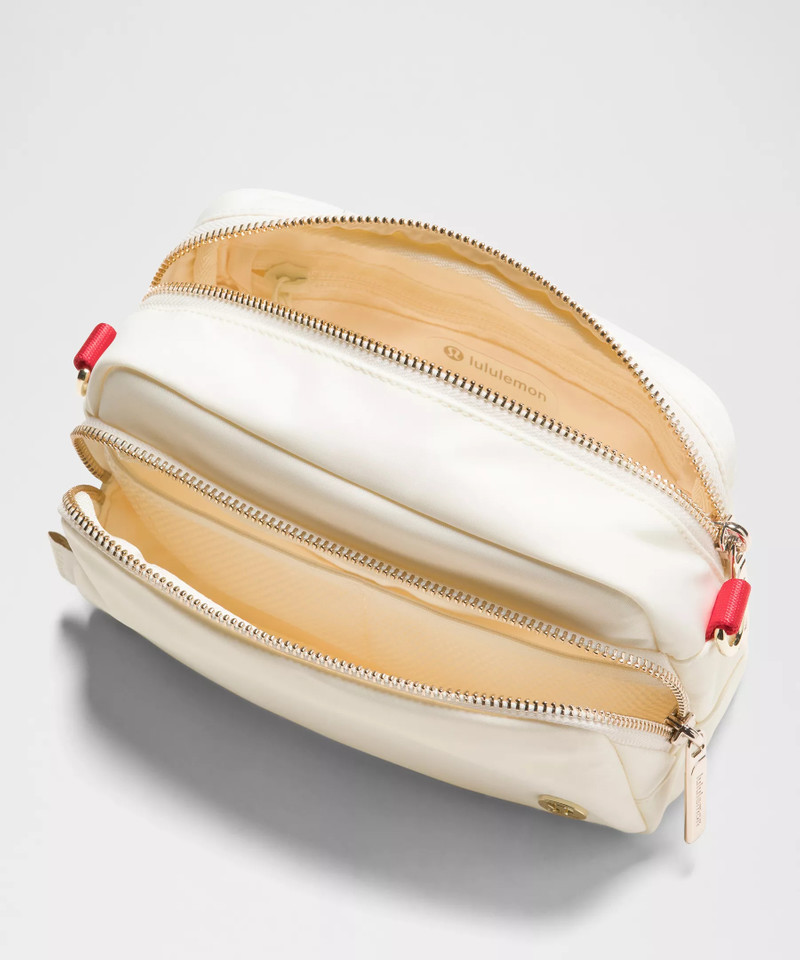 Everywhere Crossbody Bag 2L *Striped Wordmark 4