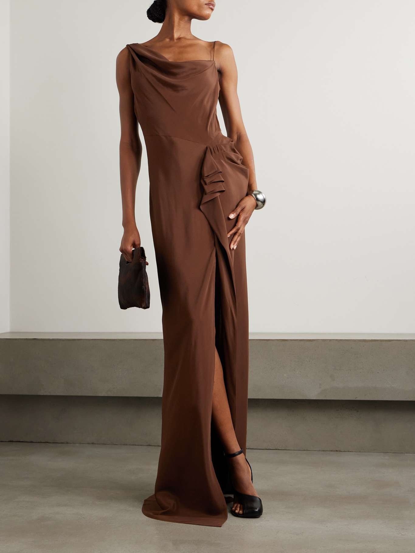 Asymmetric draped gathered satin gown - 2