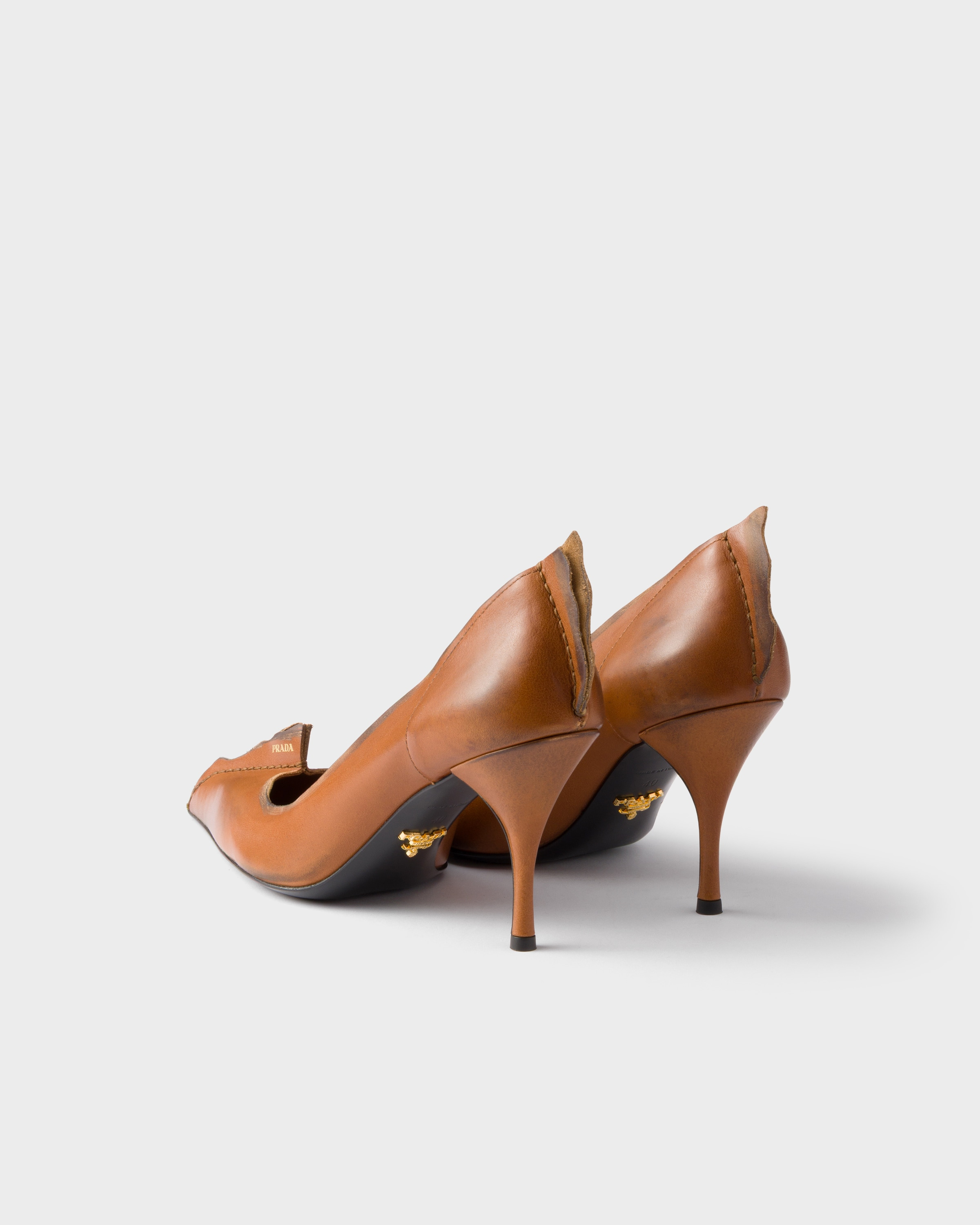 Antiqued leather pumps - 4
