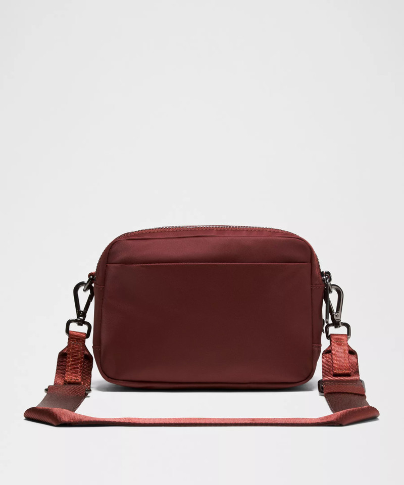 Everywhere Crossbody Bag 2L *Metal Hardware 3